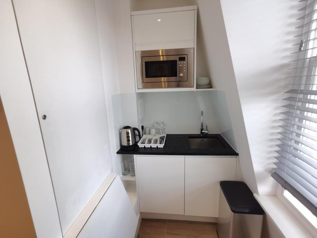City Prime Apartments Londyn Zewnętrze zdjęcie A kitchenette in a hotel room
