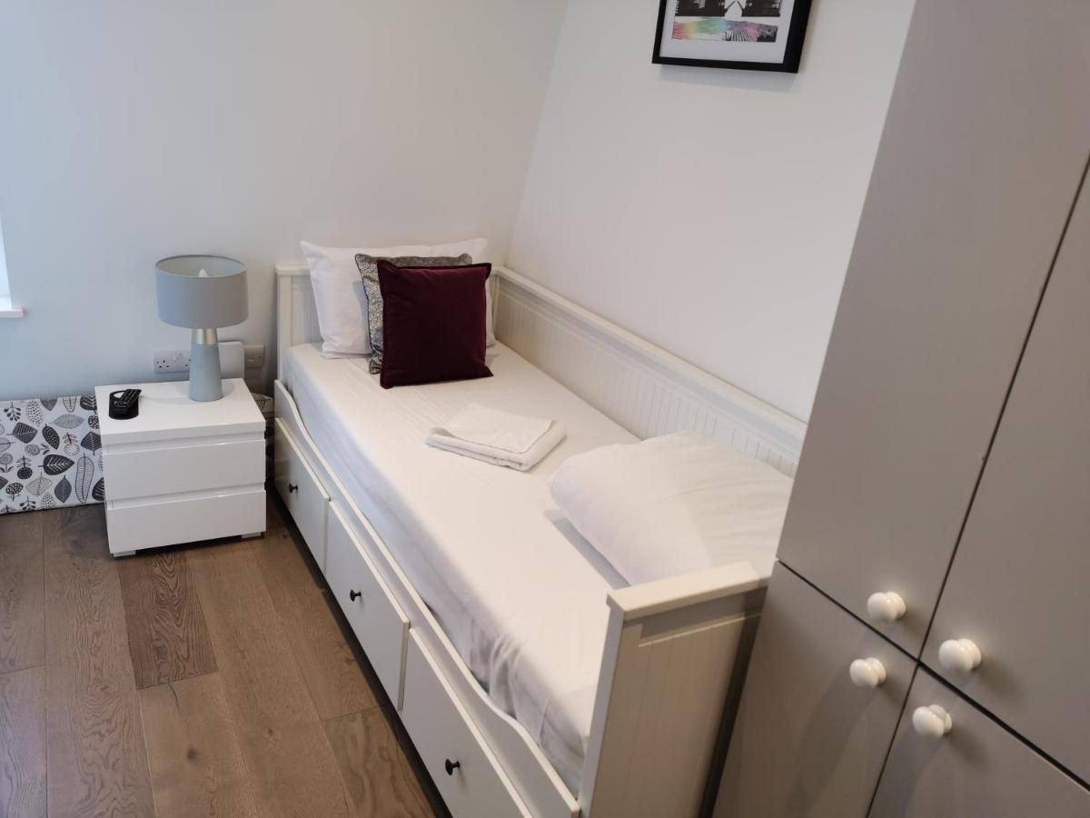 City Prime Apartments Londyn Zewnętrze zdjęcie A single bed