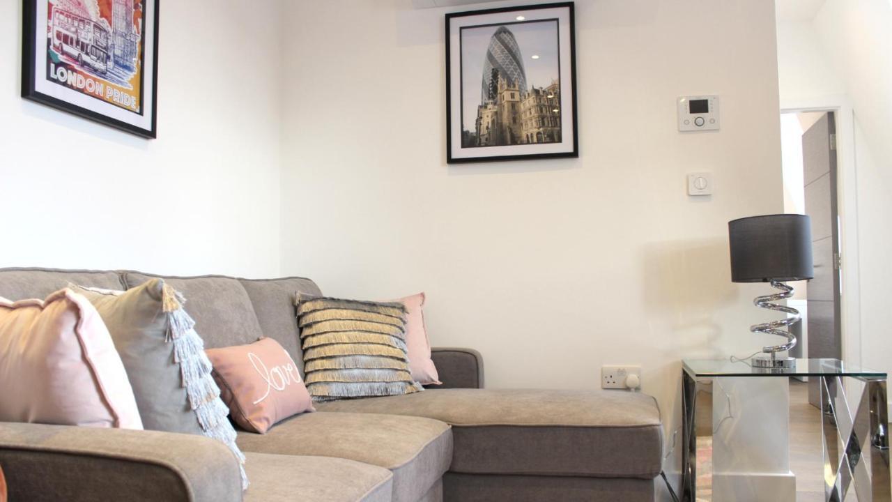City Prime Apartments Londyn Zewnętrze zdjęcie A living room in a serviced apartment in London