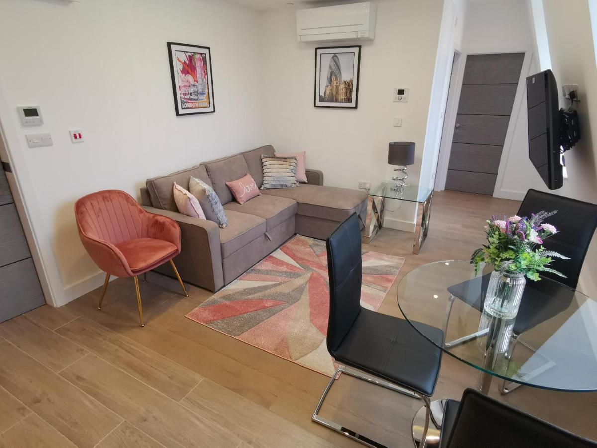 City Prime Apartments Londyn Zewnętrze zdjęcie A living room in a serviced apartment in London