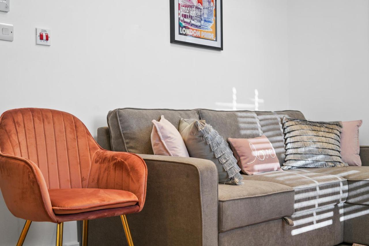 City Prime Apartments Londyn Zewnętrze zdjęcie A sofa