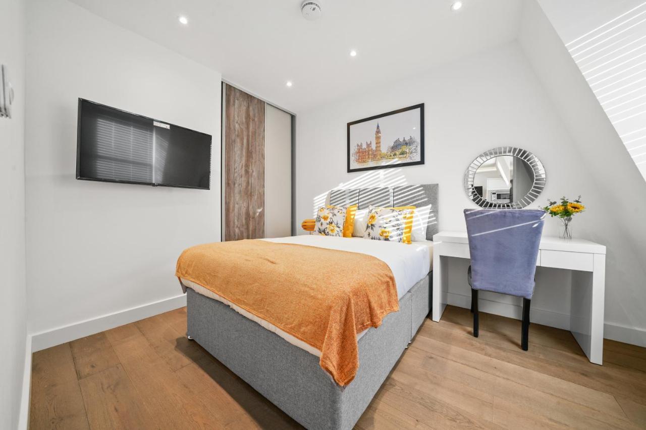 City Prime Apartments Londyn Zewnętrze zdjęcie A bedroom in a serviced apartment in London