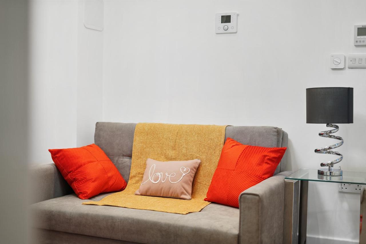 City Prime Apartments Londyn Zewnętrze zdjęcie A sofa